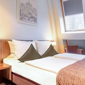 Ramada By Wyndham Frankfurt Centre Hotell