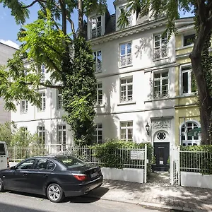 Dirazi & Gmbh Aparthotel